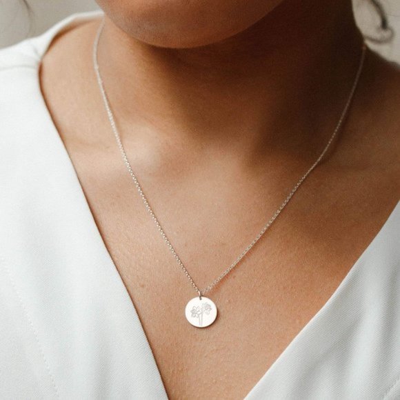 Daffodil March Birth Flower Minimalist Necklace - Picture 5 of 16